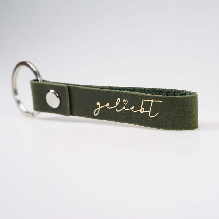 Schlüsselanhänger "geliebt" · Echtes Leder · Grün Goldglanz Prägung