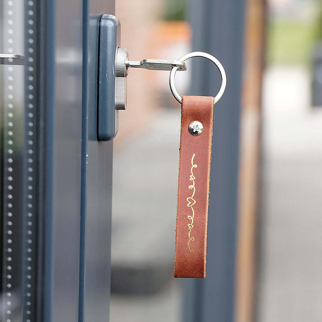 Schlüsselanhänger "gesegnet" · Echtes Leder · Cognac Goldglanz Prägung – Aus Gnade