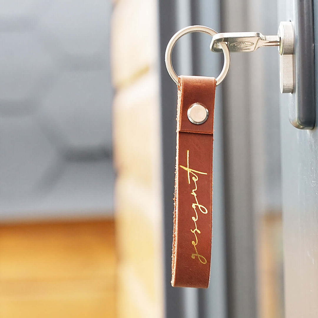 Schlüsselanhänger "gesegnet" · Echtes Leder · Cognac Goldglanz Prägung – Aus Gnade