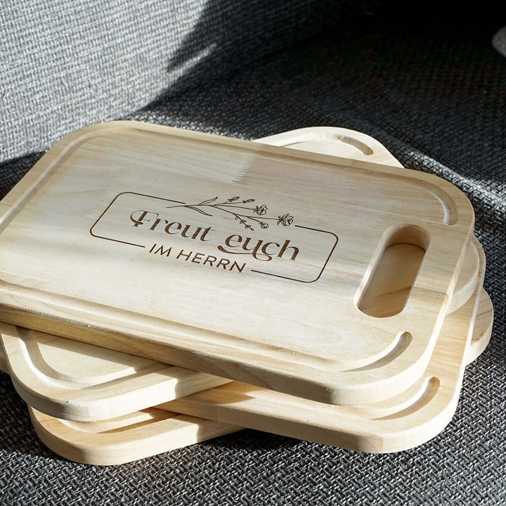 Schneidebrett "Freut euch im Herrn" · Gummibaum · Bibelvers Gravur – Aus Gnade