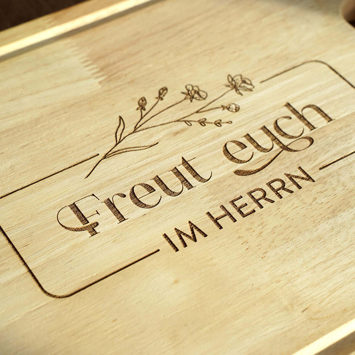 Schneidebrett "Freut euch im Herrn" · Gummibaum · Bibelvers Gravur – Aus Gnade