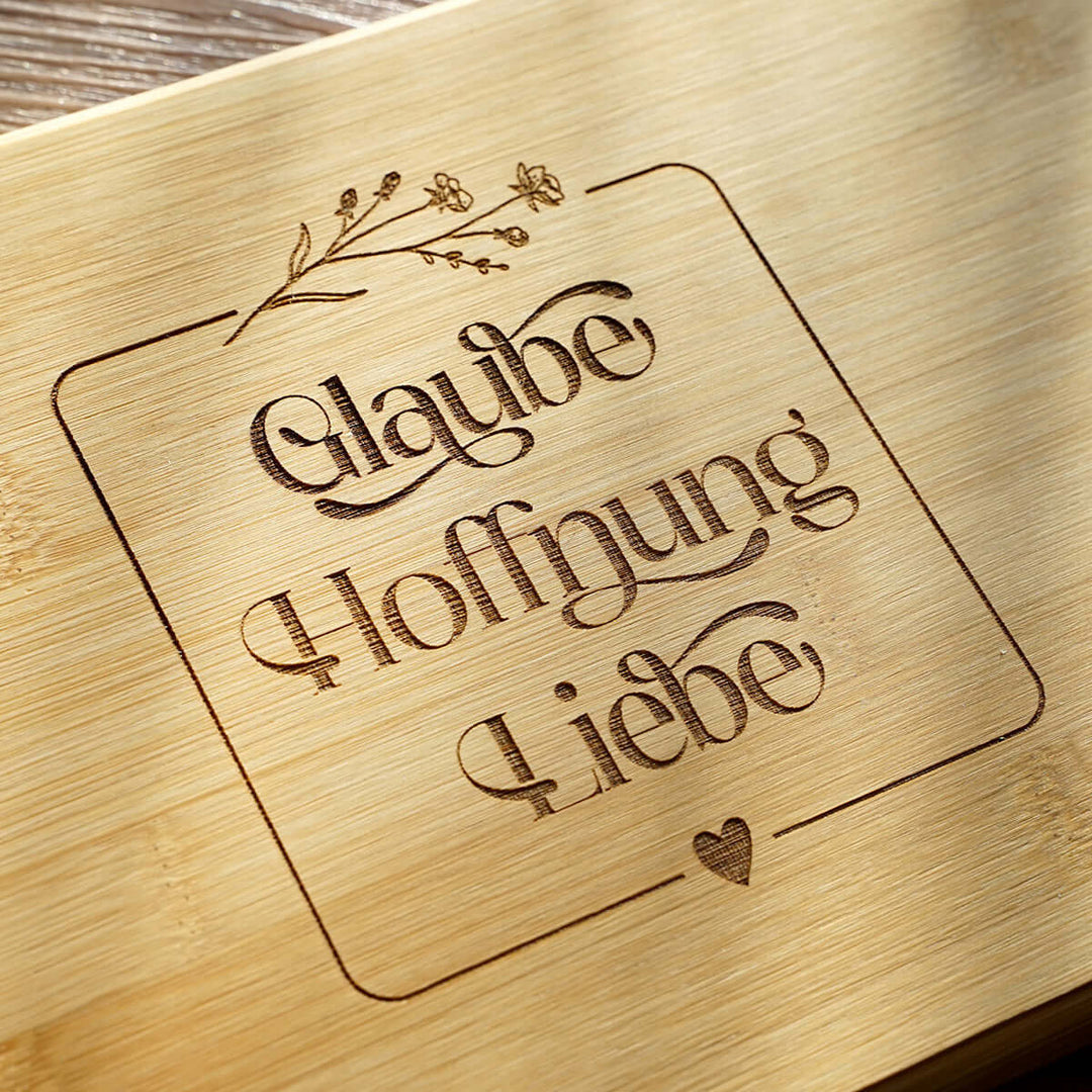 Schneidebrett "Glaube Hoffnung Liebe" · Bambus · Gravur