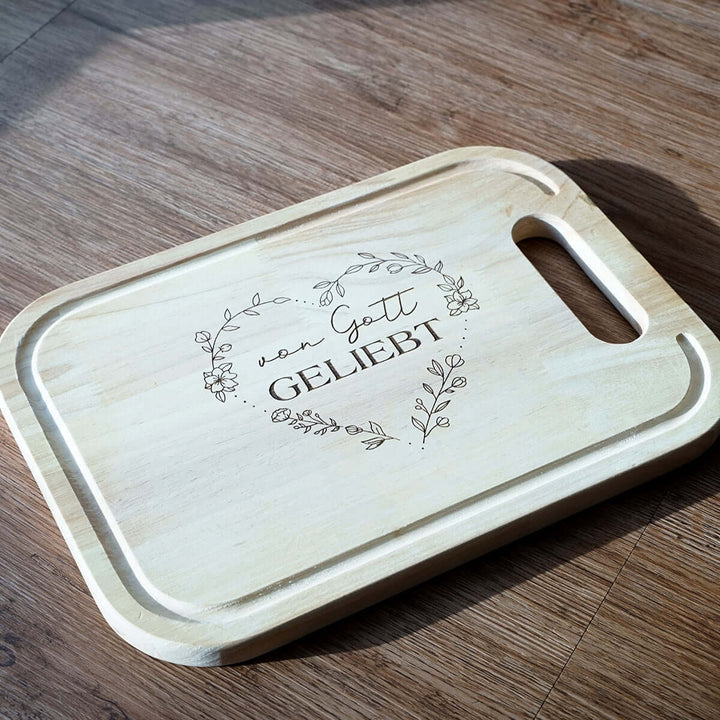 Schneidebrett "Von Gott geliebt" · Gummibaum · Bibelvers Gravur – Aus Gnade