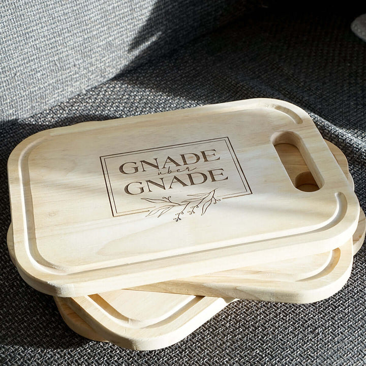 Schneidebrett "Gnade über Gnade" · Gummibaum · Bibelvers Gravur – Aus Gnade