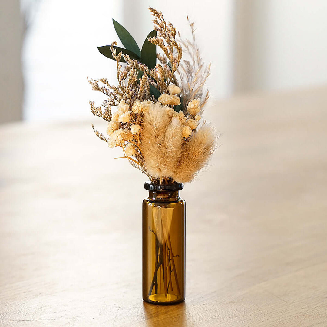 Trockenblumen "Midi Bouquet" in Geschenkbox, inkl. Mini-Vase & Postkarte – Aus Gnade