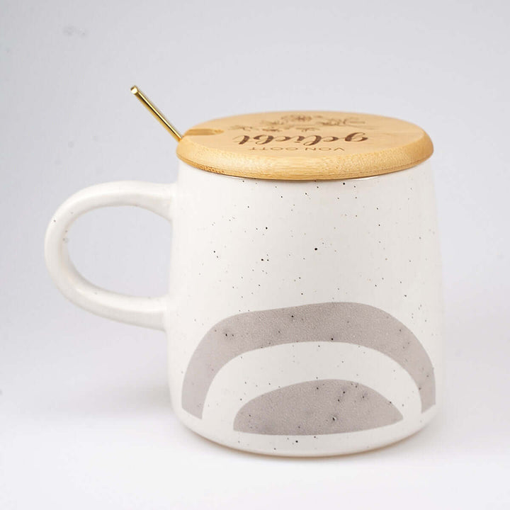 Personalisierte Premium Tasse "von Gott geliebt" · inkl. Holzdeckel, Löffel & Wunschnamen-Gravur – Aus Gnade