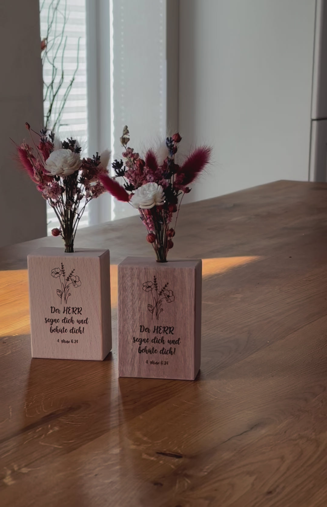 Holzvase "Gottes Segen" mit Trockenblumen · Gravur
