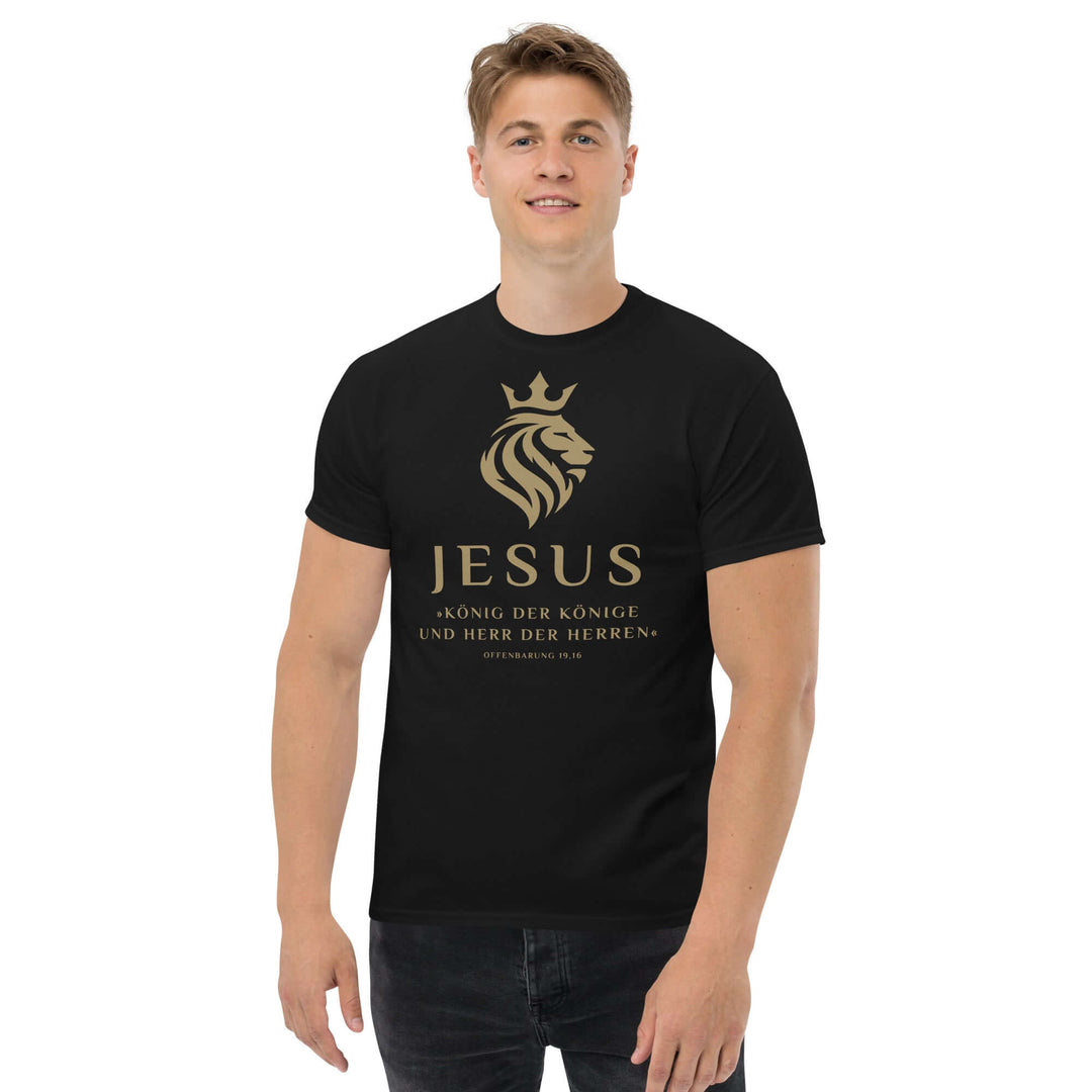 Klassisches Herren T-Shirt "Jesus – König der Könige" · Löwe