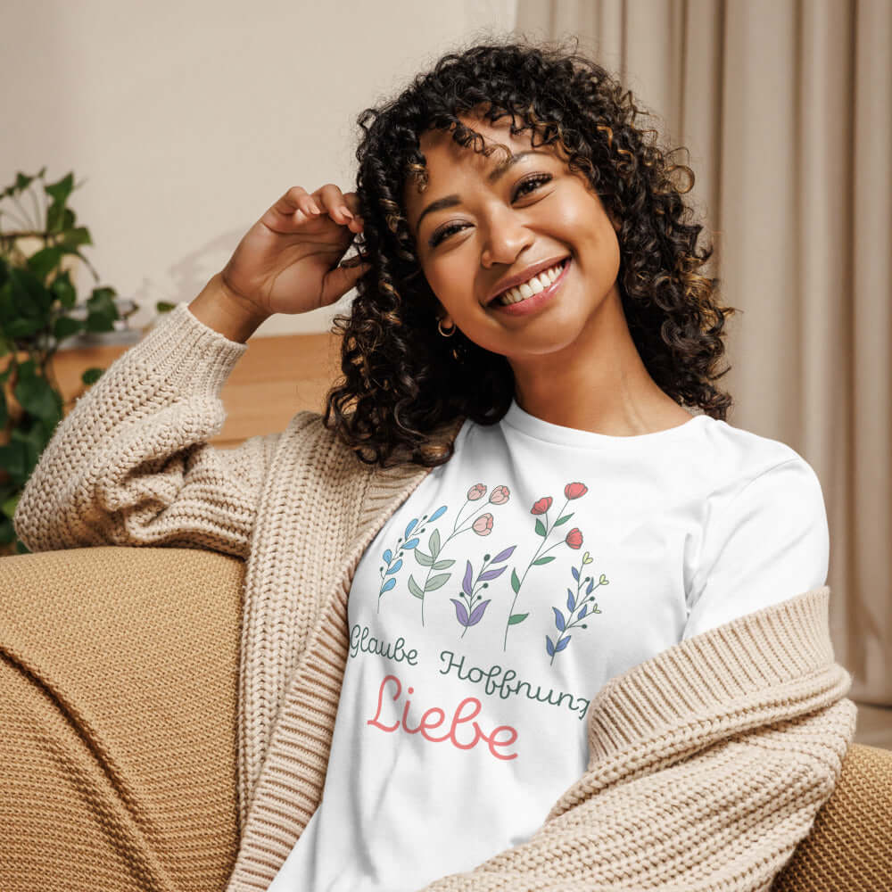 Lockeres Damen-T-Shirt "Glaube Hoffnung Liebe"