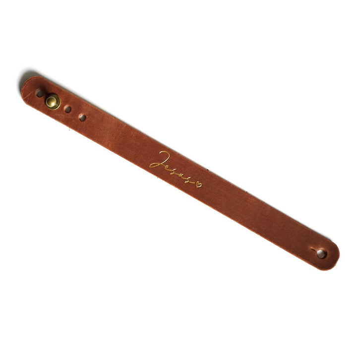 Armband "Jesus" · Echtes Leder · Cognac mit Goldglanz Prägung – Aus Gnade