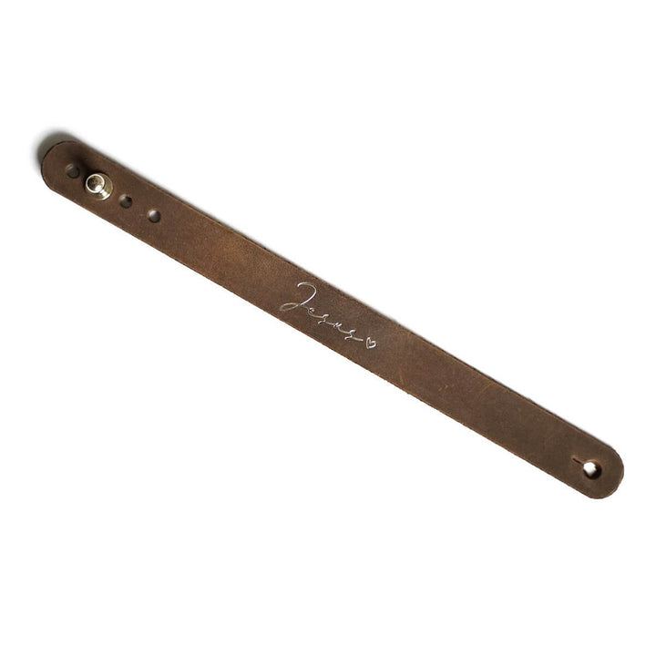 Armband "Jesus" · Echtes Leder · Schoko mit Silberglanz Prägung – Aus Gnade