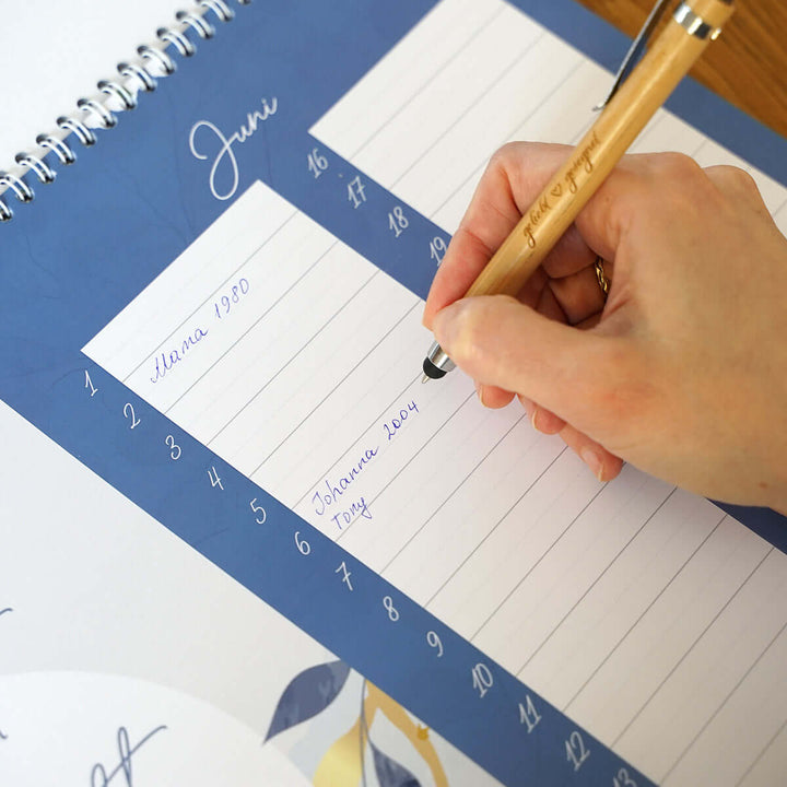 Großer Geburtstagskalender "Ermutigung" · A3 · Mehrjähriger Kalender mit Bibelversen – Aus Gnade