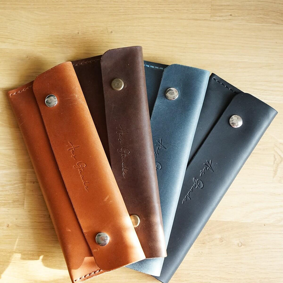 Leder Etui "Aus Gnade" · echtes Leder · handmade – Aus Gnade