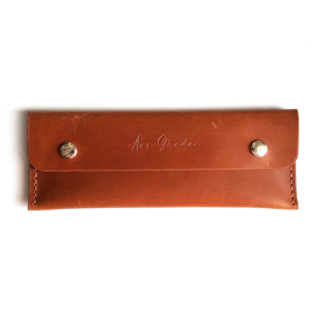 Leder Etui "Aus Gnade" · echtes Leder · handmade – Aus Gnade