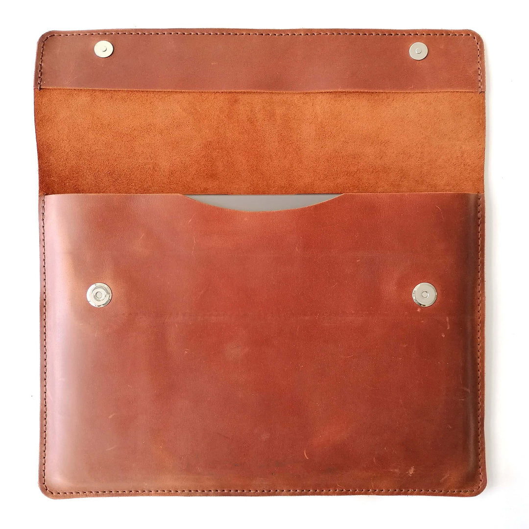 Lederhülle für Macbook / Notebook · handmade · individualisierbar – Aus Gnade