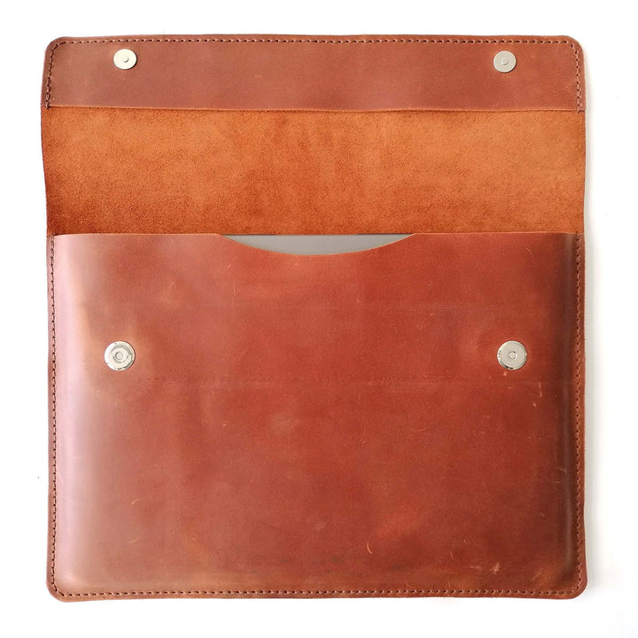 Lederhülle für Macbook / Notebook · handmade · individualisierbar – Aus Gnade
