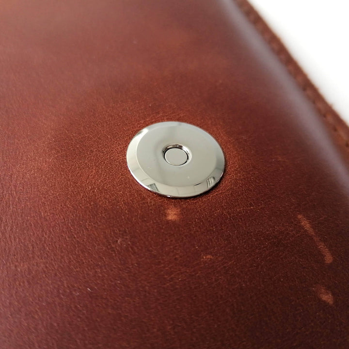 Lederhülle für Macbook / Notebook · handmade · individualisierbar – Aus Gnade