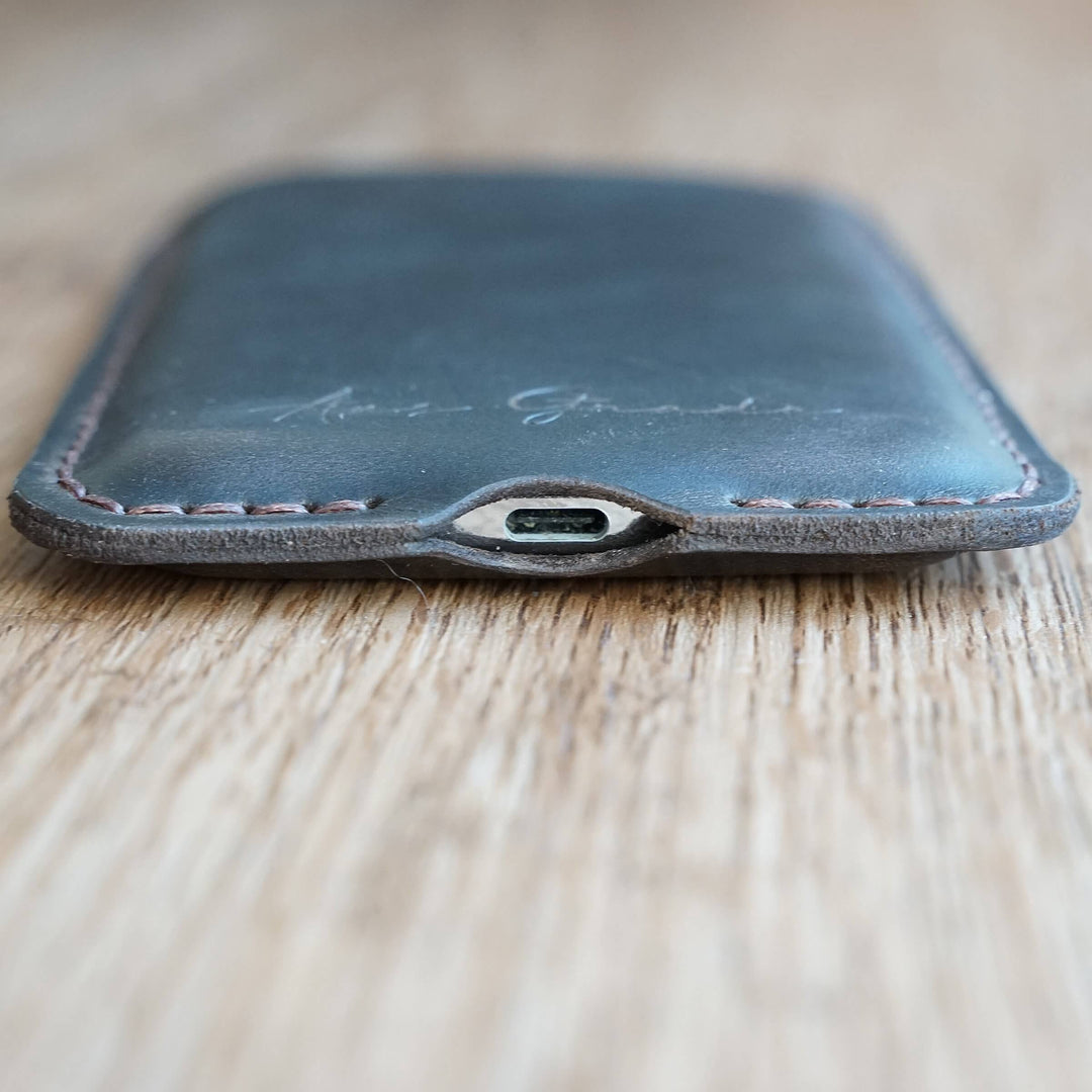Lederhülle für Smartphone · Individuelle Größen – Aus Gnade