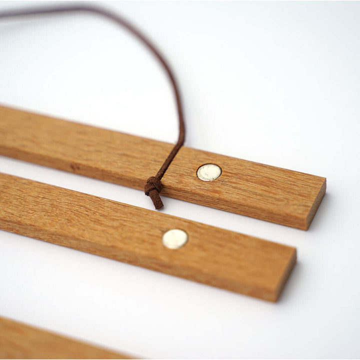 Moderne Posterleisten · Teak · Holz Magnetleisten · A4 / A3 – Aus Gnade