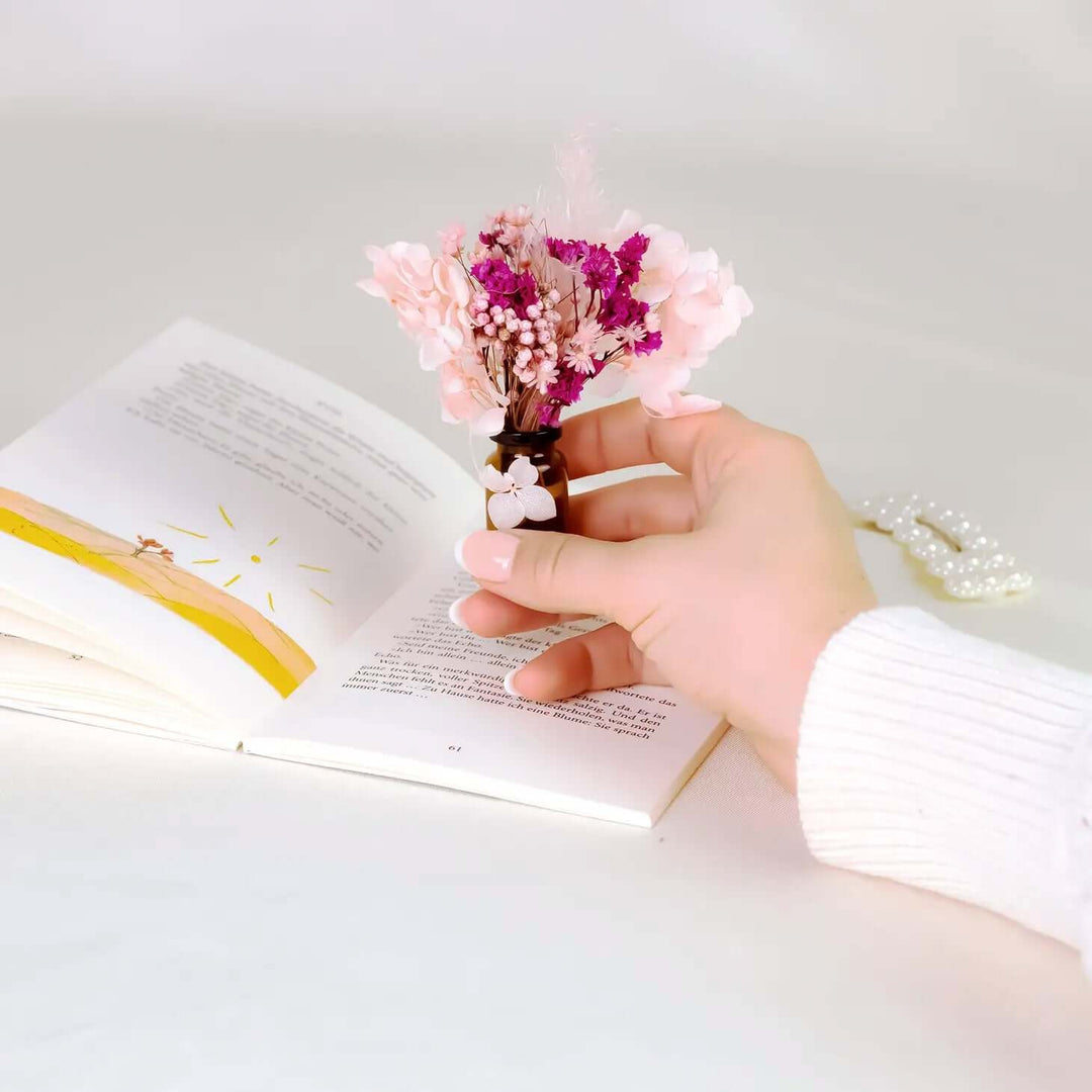 Trockenblumen "Mini Bouquet" in Geschenkbox, inkl. Mini-Vase & Postkarte – Aus Gnade