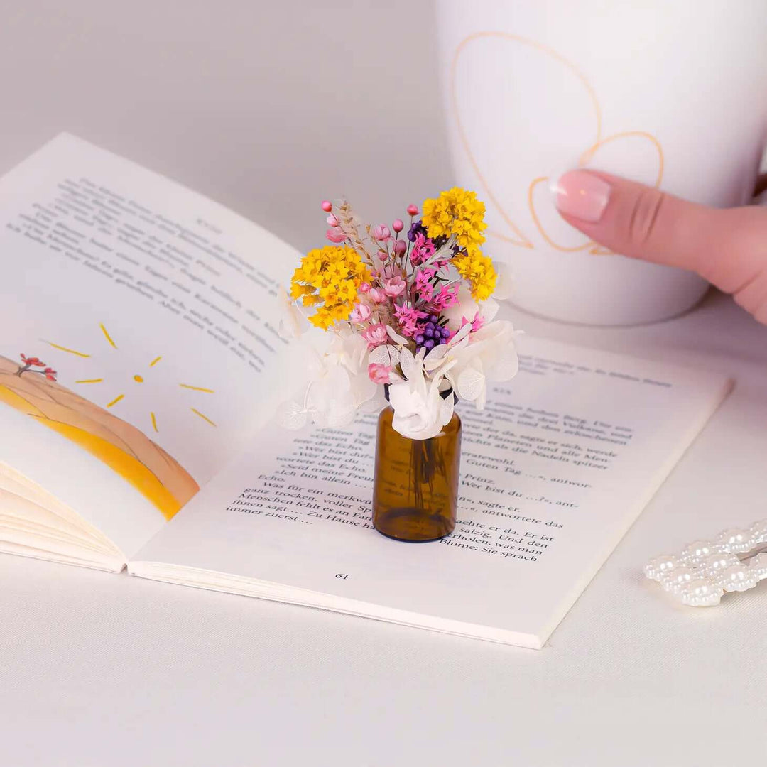 Trockenblumen "Mini Bouquet" in Geschenkbox, inkl. Mini-Vase & Postkarte – Aus Gnade