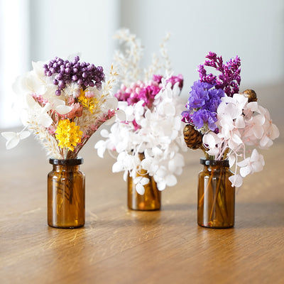 Trockenblumen "Mini Bouquet" in Geschenkbox, inkl. Mini-Vase & Postkarte – Aus Gnade