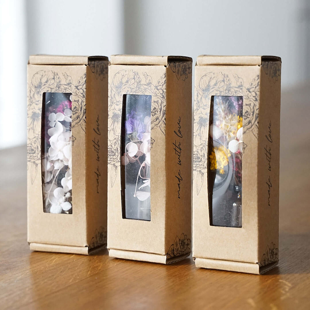 Trockenblumen "Mini Bouquet" in Geschenkbox, inkl. Mini-Vase & Postkarte – Aus Gnade