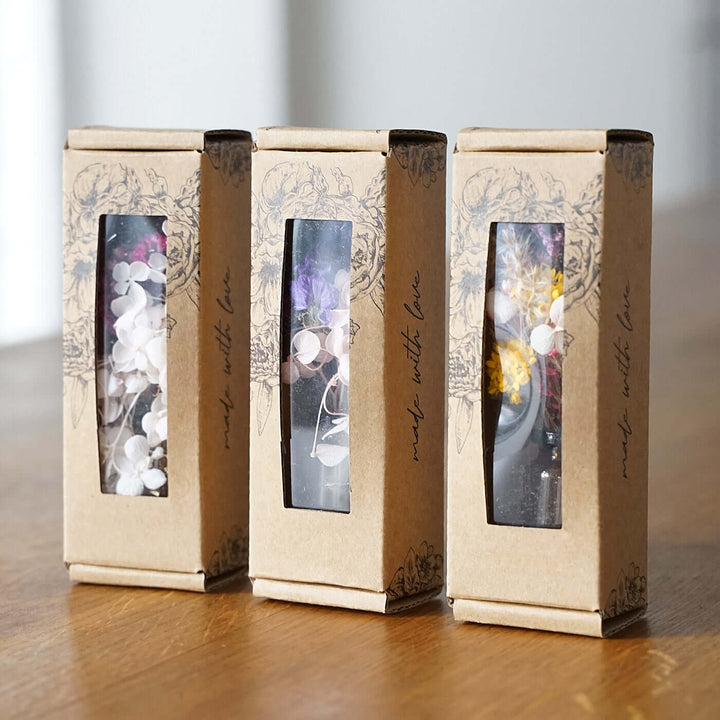 Trockenblumen "Mini Bouquet" in Geschenkbox, inkl. Mini-Vase & Postkarte – Aus Gnade