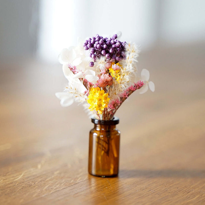 Trockenblumen "Mini Bouquet" in Geschenkbox, inkl. Mini-Vase & Postkarte – Aus Gnade