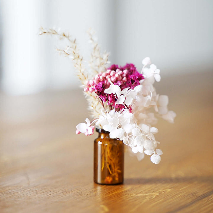 Trockenblumen "Mini Bouquet" in Geschenkbox, inkl. Mini-Vase & Postkarte – Aus Gnade